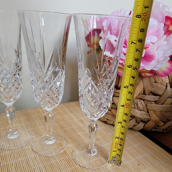 Crystal Champagne Glasses Set of 4 *NWT* - Picture 5 of 10